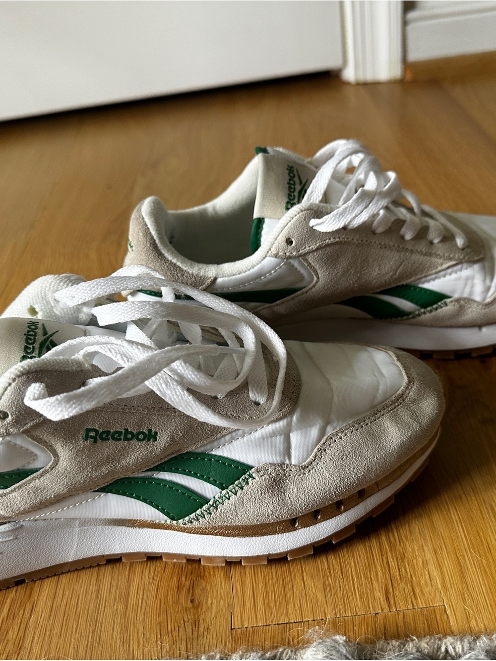 Reebok Women's White, Green & Beige Retro Trainer